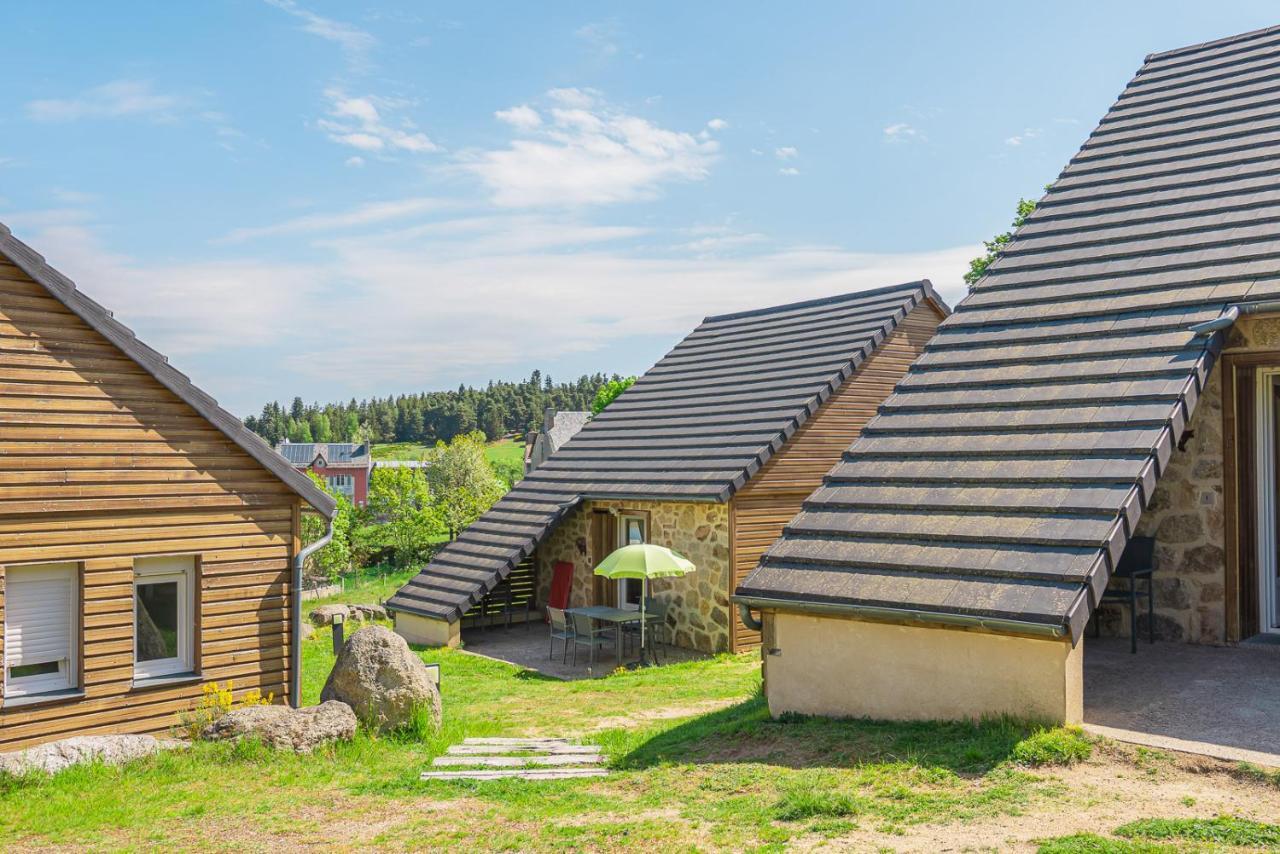 Village De Gites Les Chalets De L'Aubrac Aumont-Aubrac Exterior foto